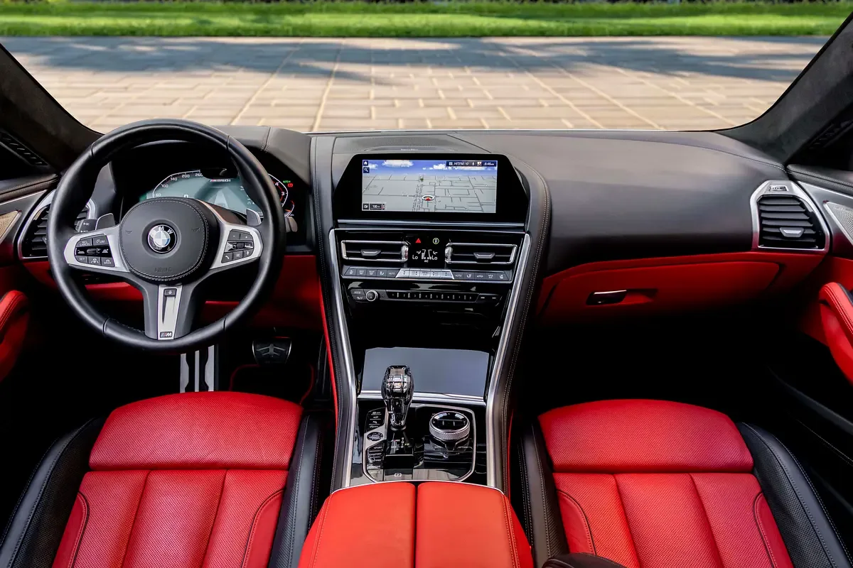 BMW 8 series M850i Steptronic xDrive (530 حصان) - 8