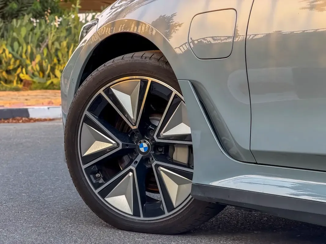BMW i3 E AT RWD (286 حصان) - 7