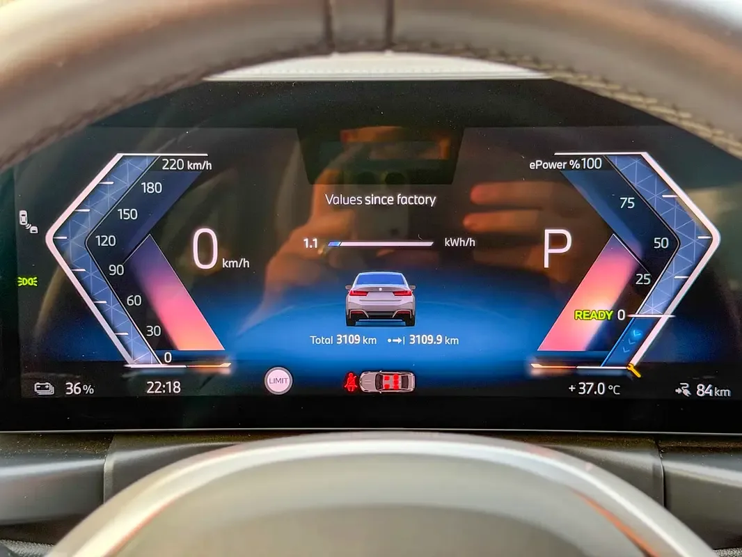 BMW i3 E AT RWD (286 حصان) - 15