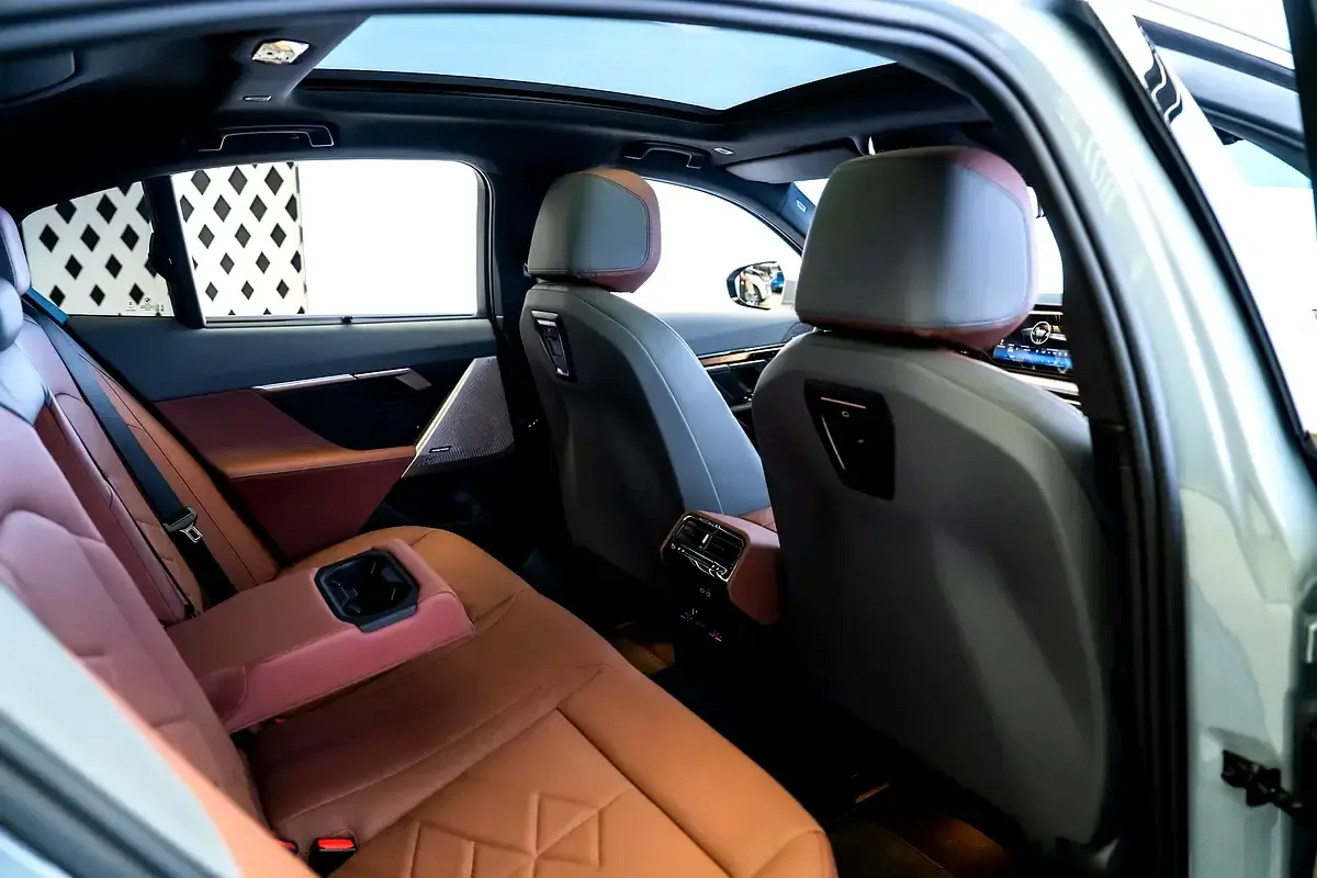 BMW i5 AT (340 hp) - 14
