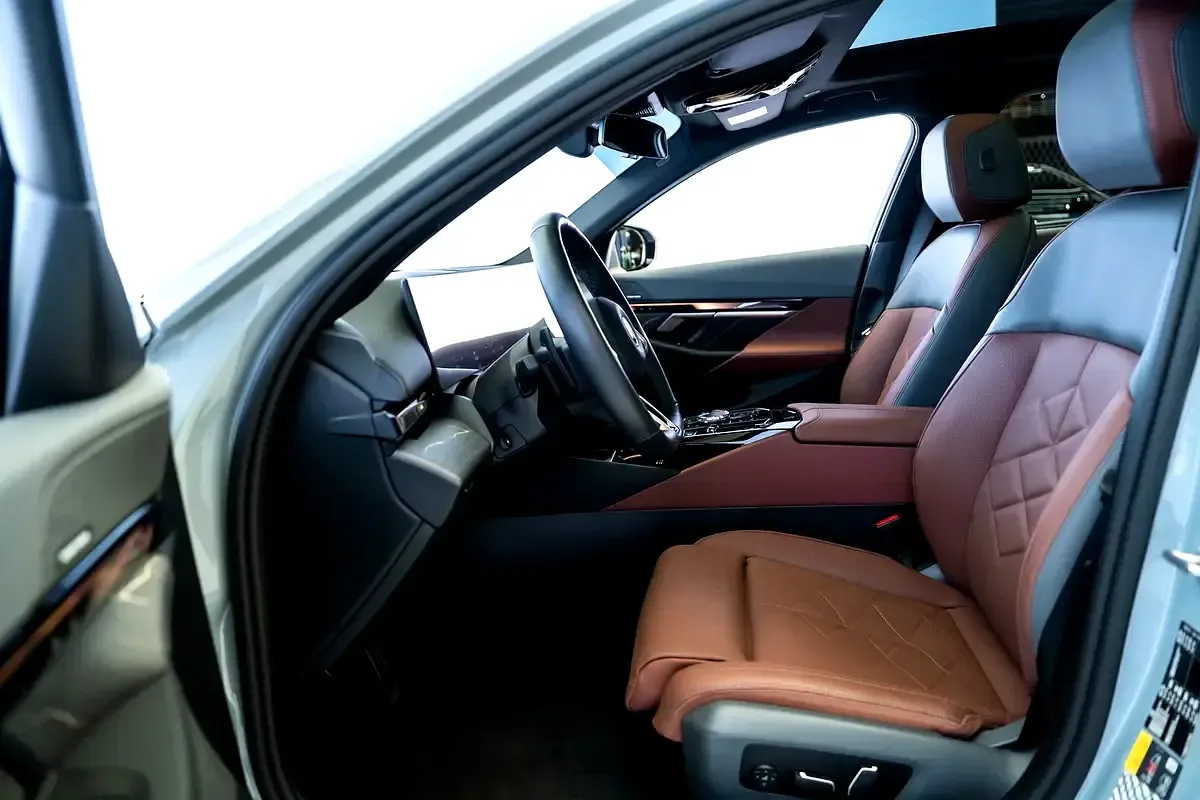 BMW i5 AT (340 hp) - 12