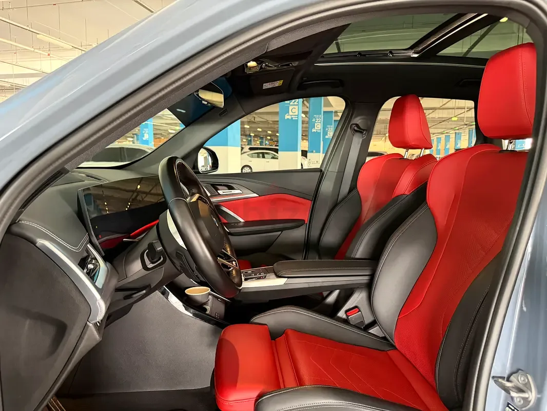 BMW iX1 AT 4WD (313 hp) - 14