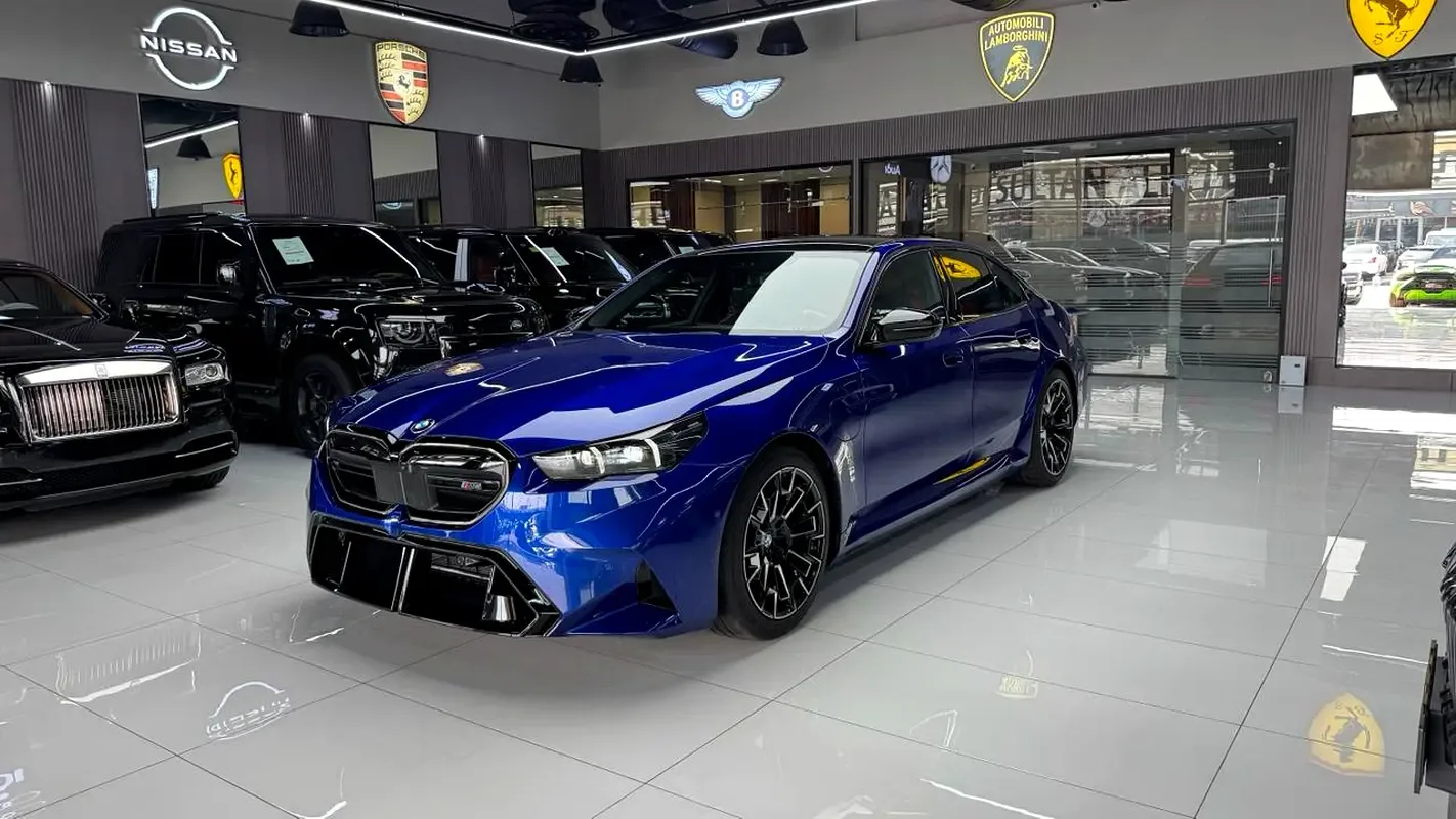 BMW M5 4.4 AT 4WD (727 hp)