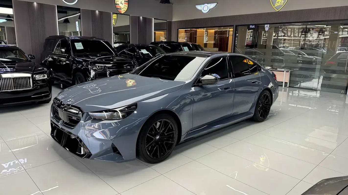 BMW M5 4.4 AT 4WD (727 hp)