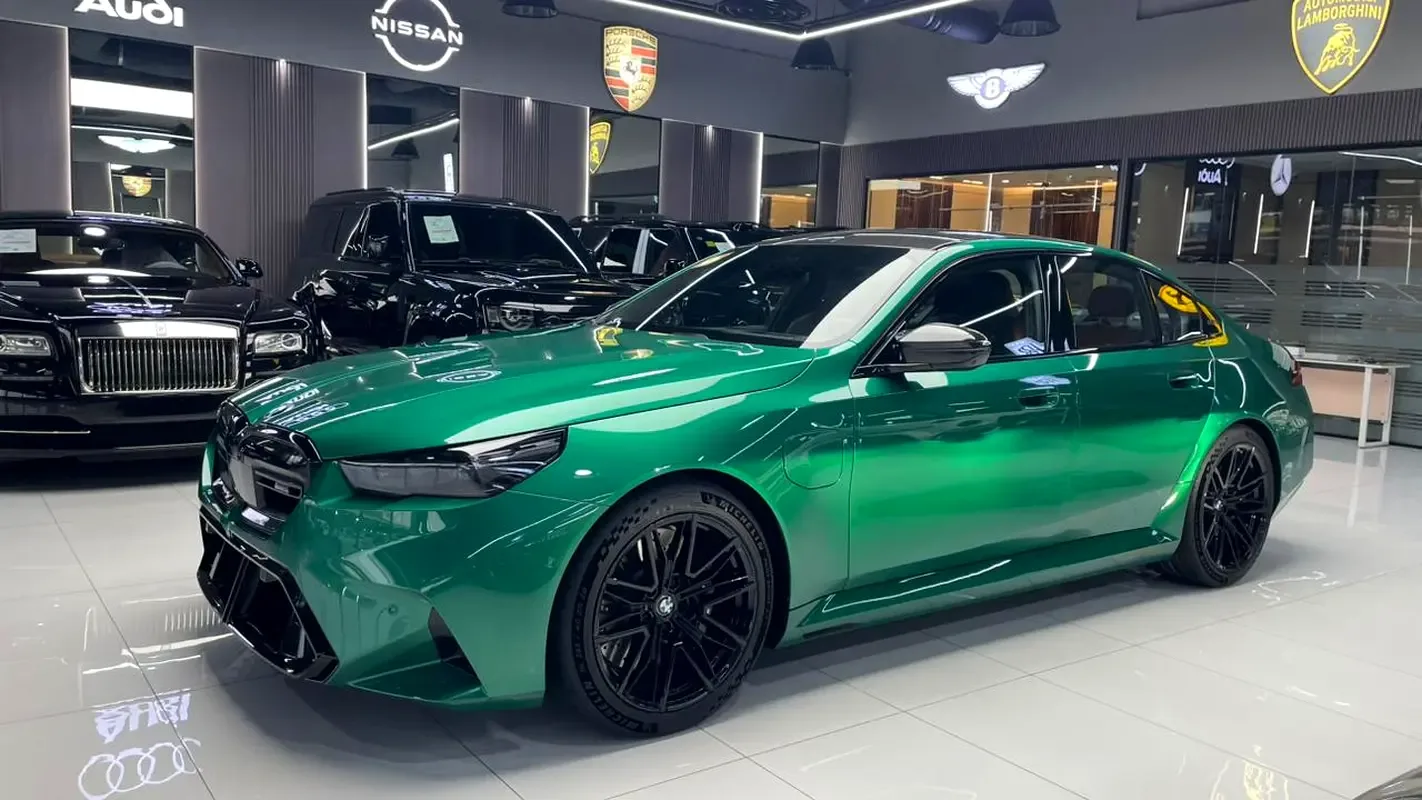 BMW M5 4.4 AT 4WD (727 hp)