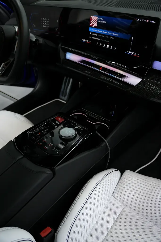 BMW M5 4.4 AT 4WD (727 hp) - 8