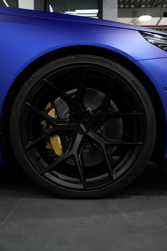 BMW M5 4.4 AT 4WD (727 hp) - 15