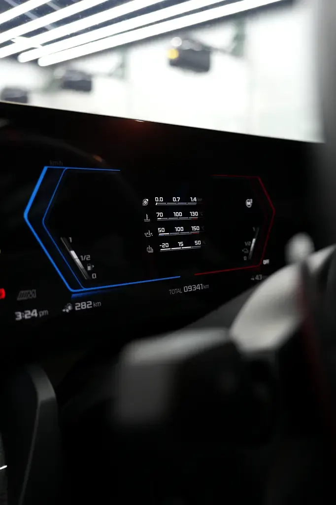 BMW M5 4.4 AT 4WD (727 hp) - 17