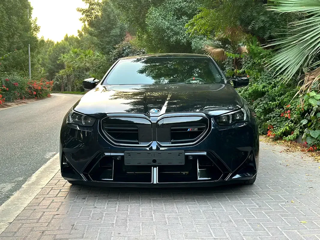 BMW M5 4.4 AT 4WD (727 حصان) - 4