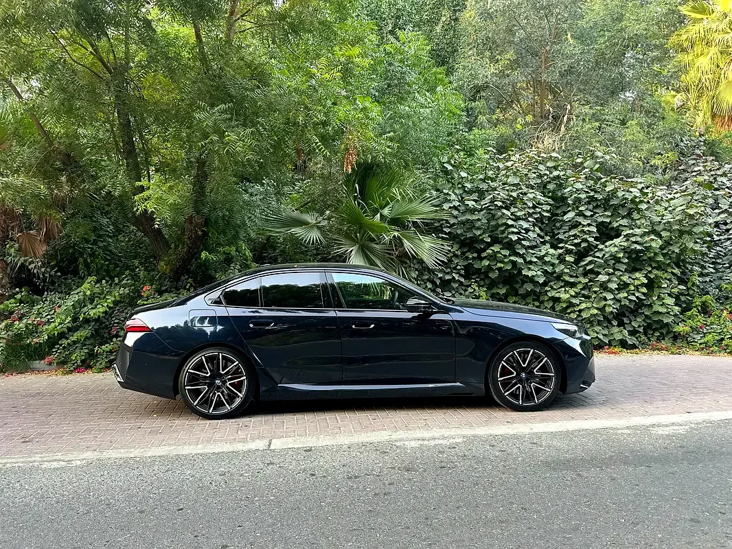 BMW M5 4.4 AT 4WD (727 حصان) - 6
