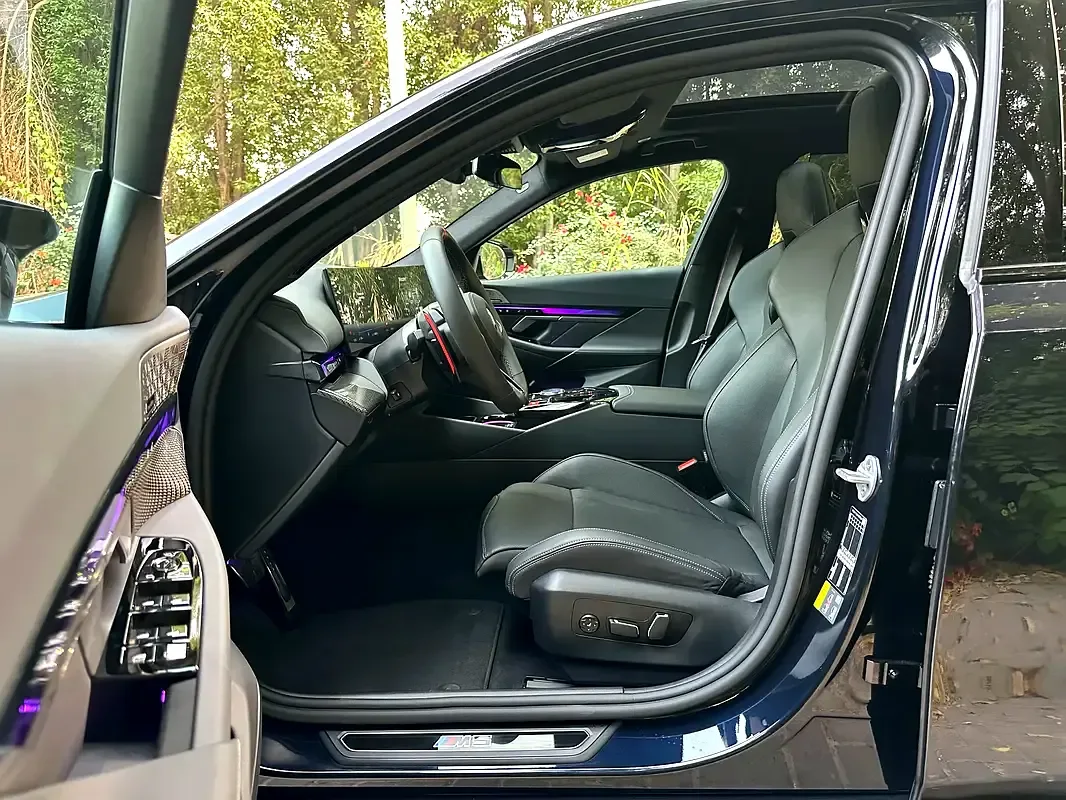 BMW M5 4.4 AT 4WD (727 حصان) - 9