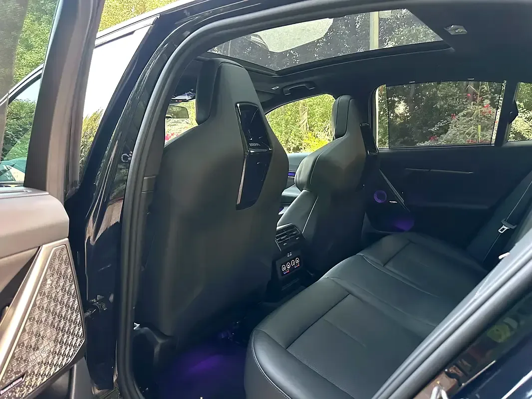 BMW M5 4.4 AT 4WD (727 حصان) - 12