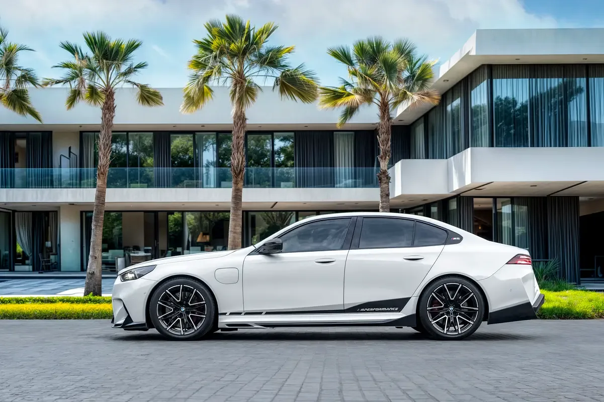 BMW M5 4.4 AT 4WD (727 hp) - 2