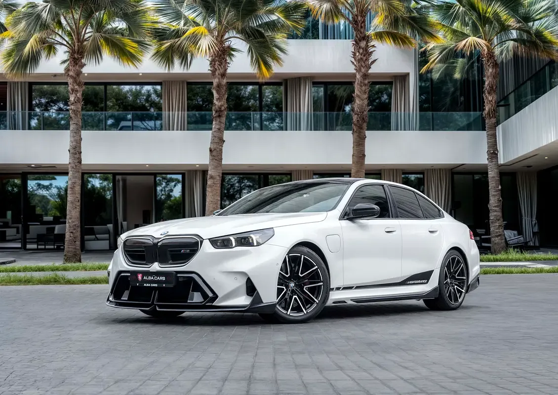 BMW M5 4.4 AT 4WD (727 hp)