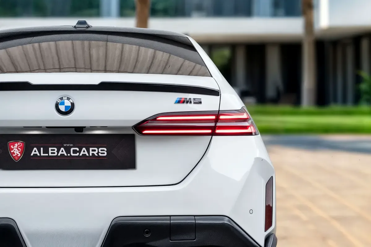 BMW M5 4.4 AT 4WD (727 hp) - 6