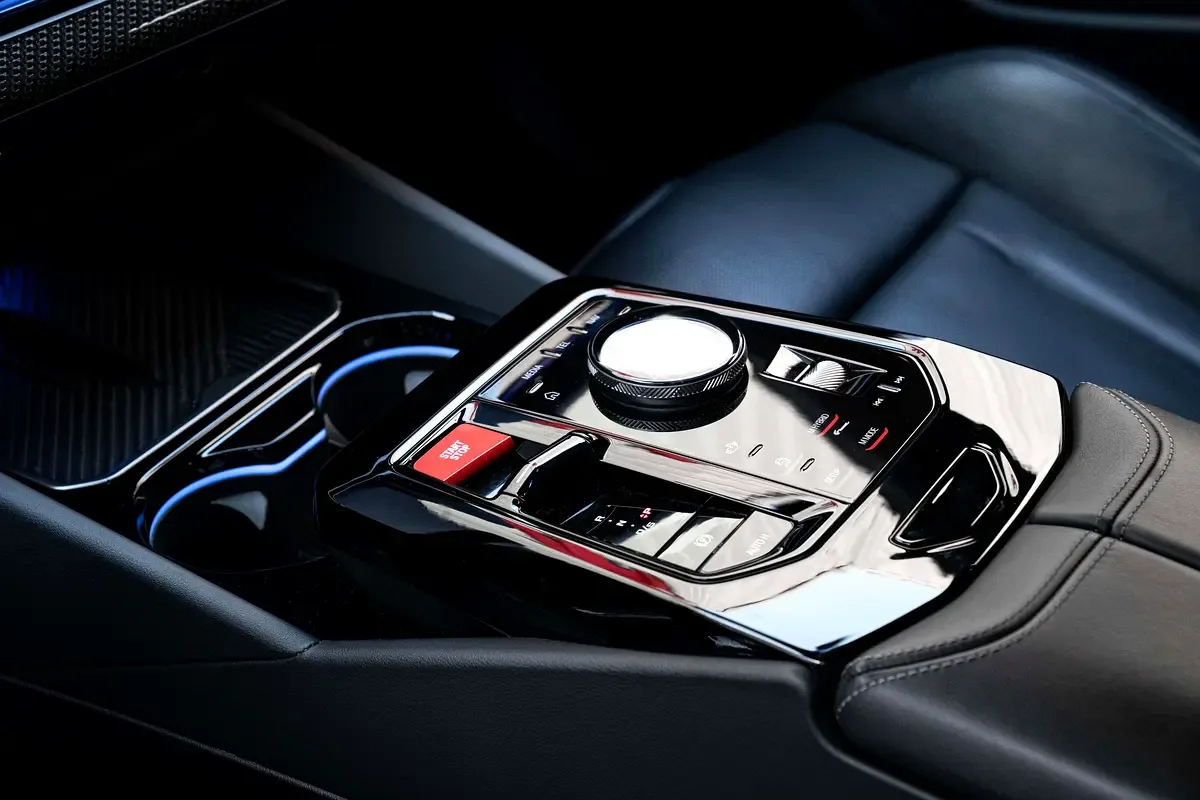 BMW M5 4.4 AT 4WD (727 hp) - 10