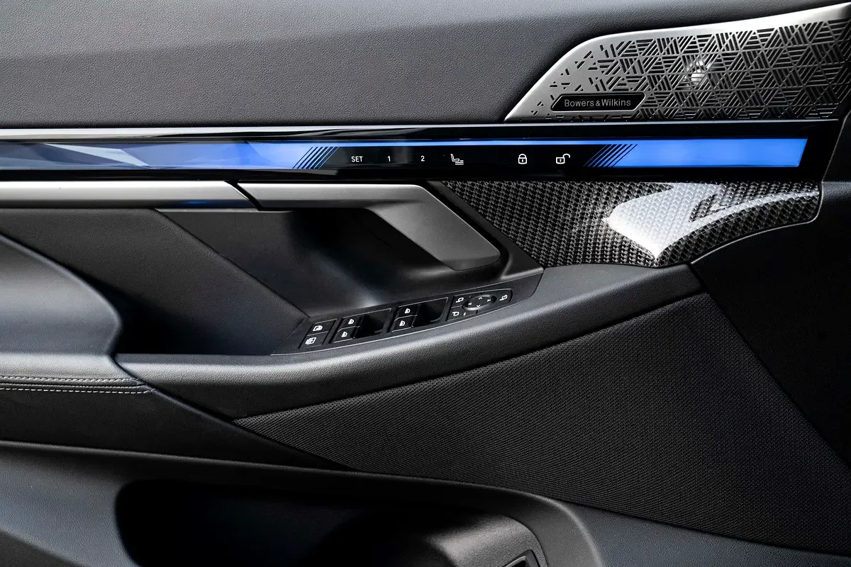 BMW M5 4.4 AT 4WD (727 hp) - 13
