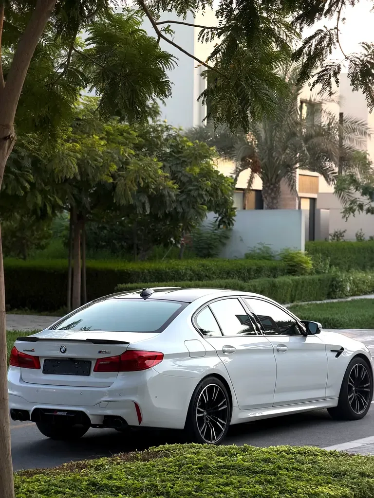 BMW M5 4.4 AT (625 حصان) - 8