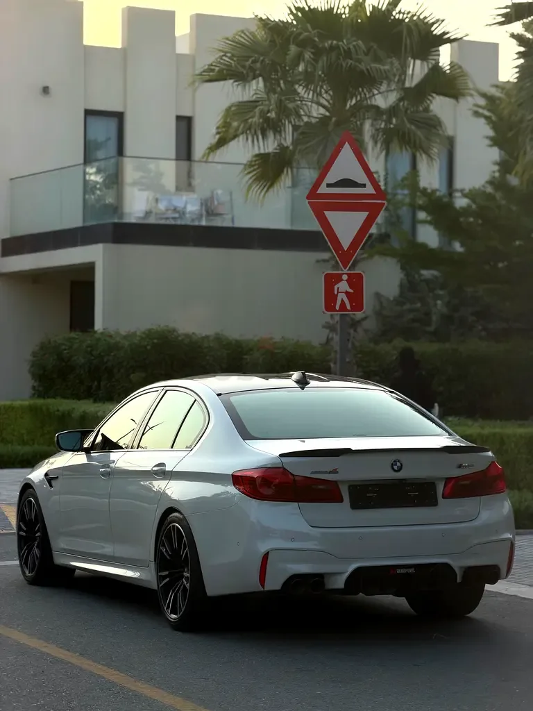 BMW M5 4.4 AT (625 حصان) - 6