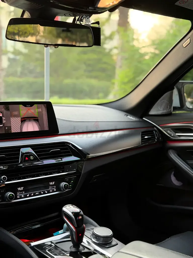 BMW M5 4.4 AT (625 حصان) - 10