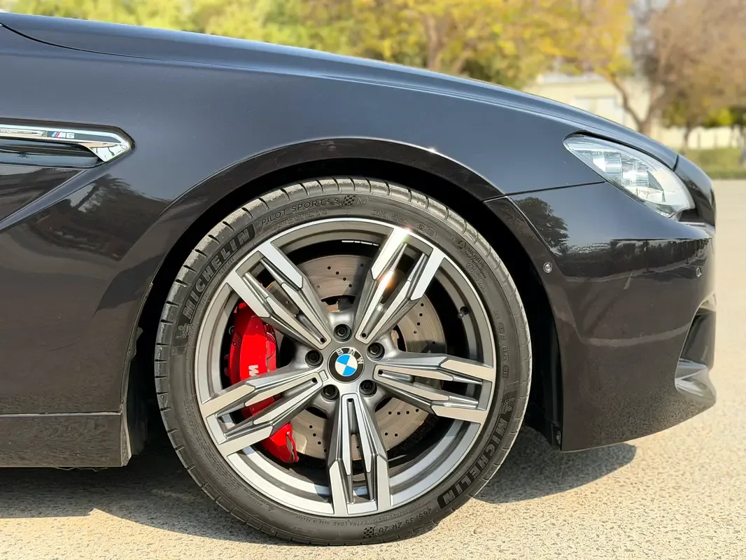 BMW M6 4.4 AMT (575 حصان) - 4