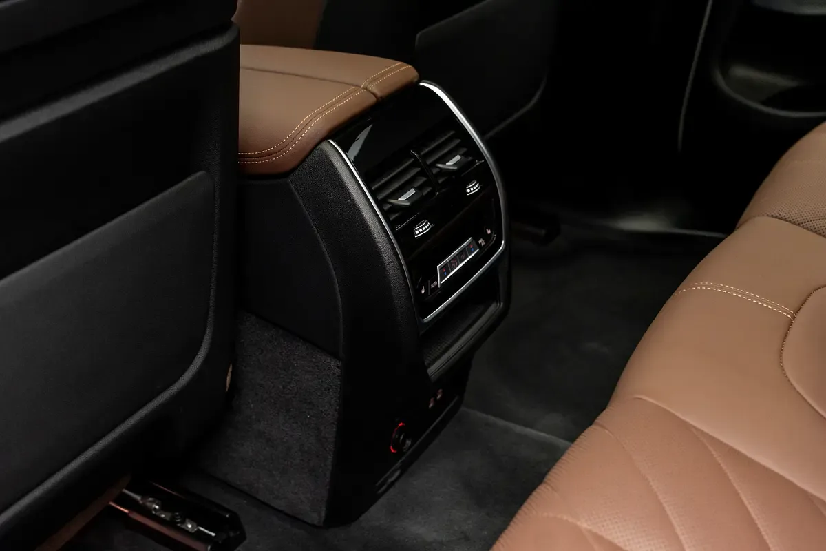 BMW X5 4.4 AT 4WD (530 حصان) - 19