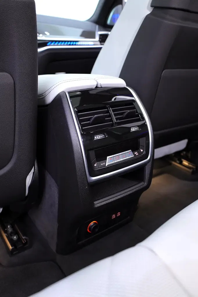 BMW X5 4.4 AT 4WD (530 حصان) - 19