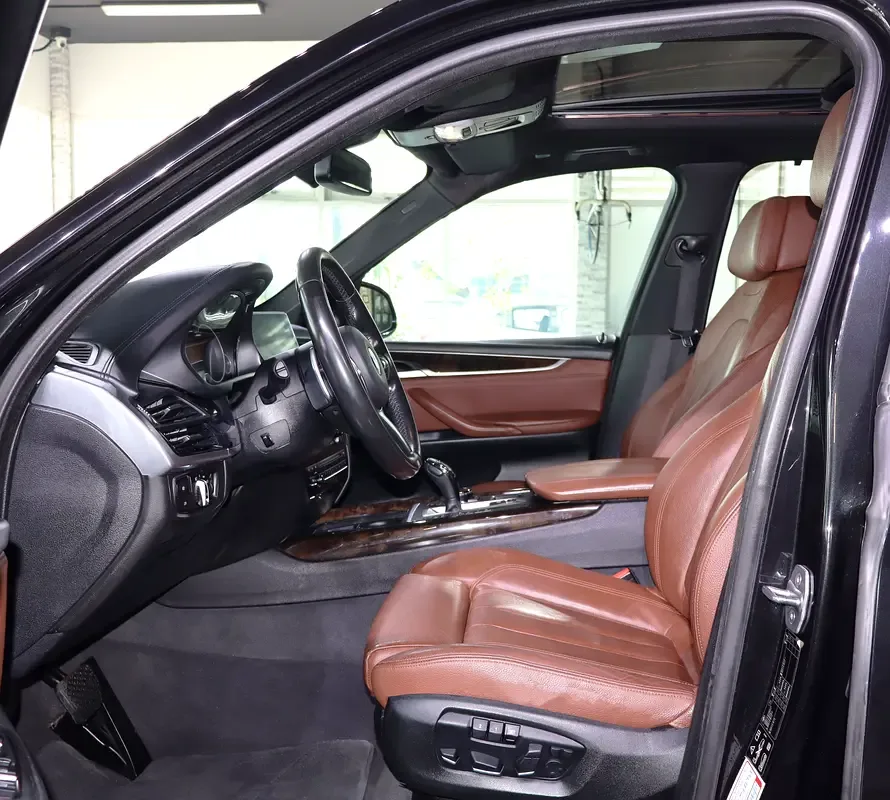 BMW X5 xDrive50i Steptronic (450 حصان) - 7