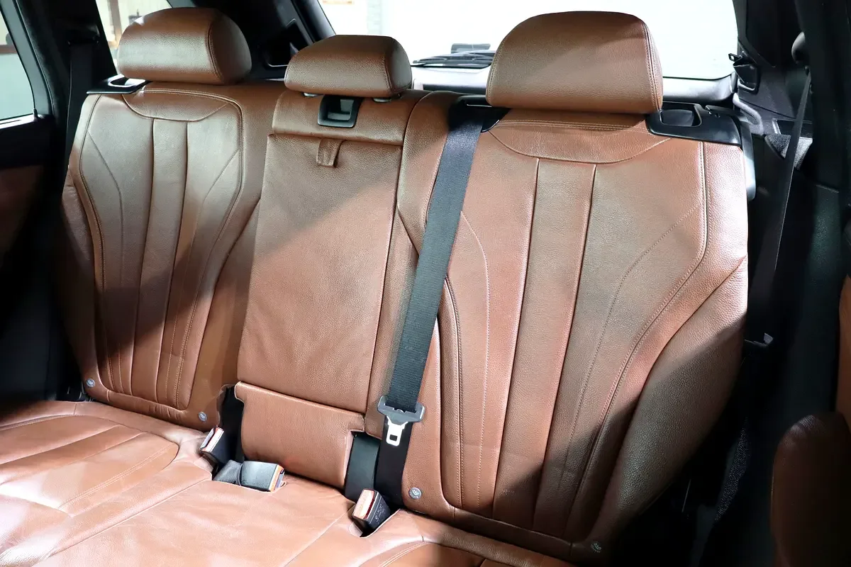 BMW X5 xDrive50i Steptronic (450 حصان) - 15