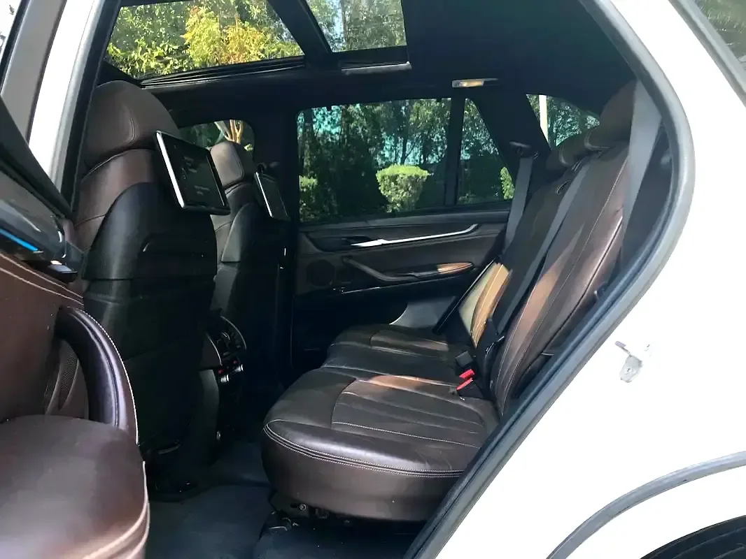 BMW X5 xDrive50i Steptronic (450 حصان) - 12