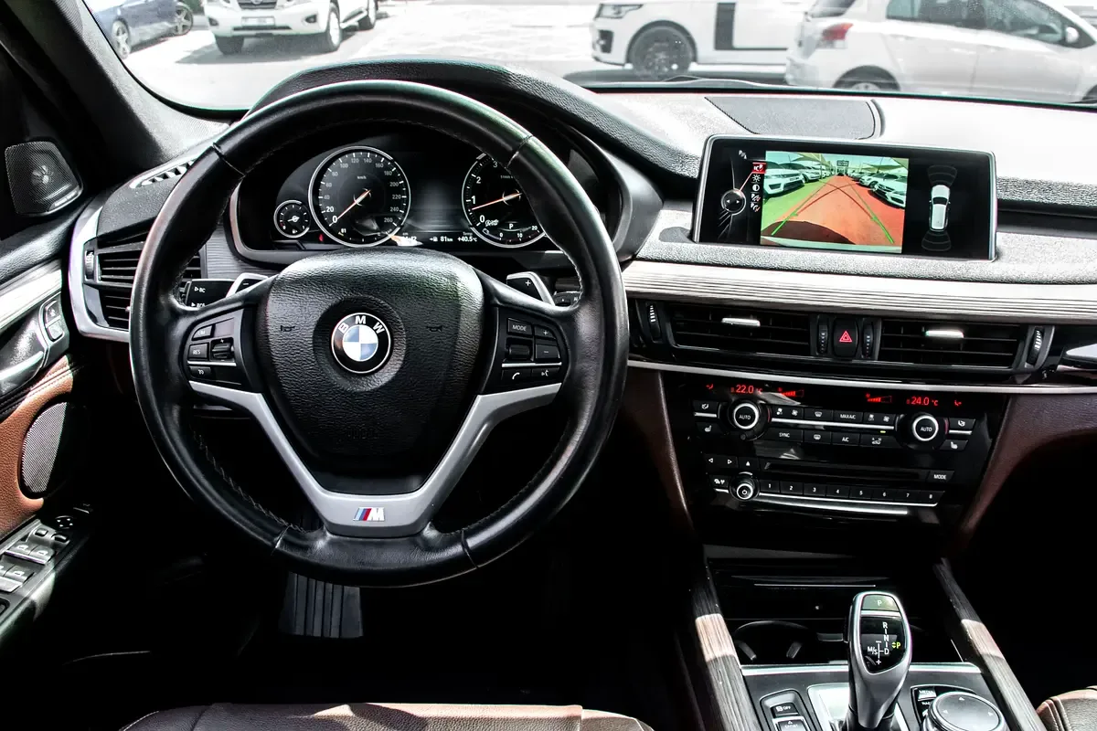 BMW X5 xDrive50i Steptronic (450 hp) - 12