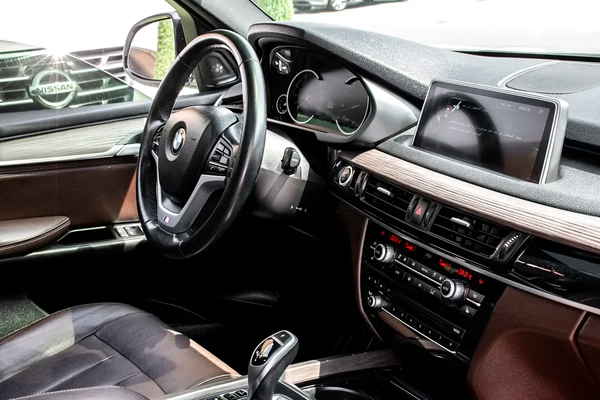 BMW X5 xDrive50i Steptronic (450 hp) - 11