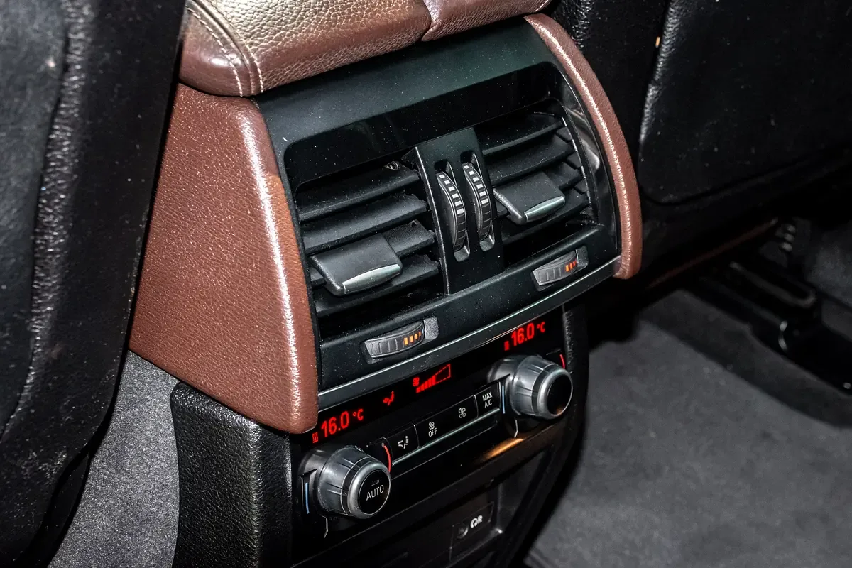 BMW X5 xDrive50i Steptronic (450 hp) - 17