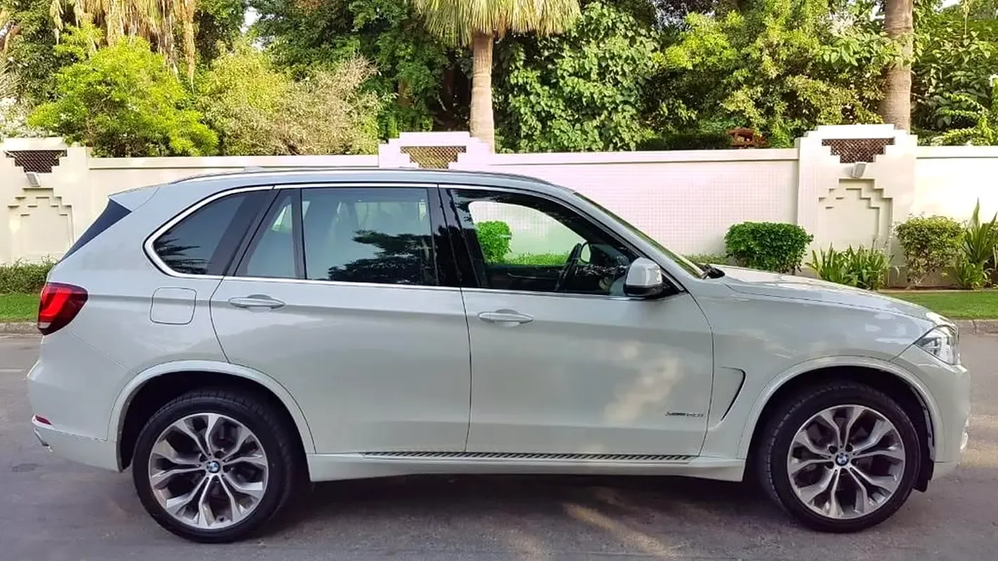 BMW X5 xDrive50i Steptronic (462 حصان) - 11