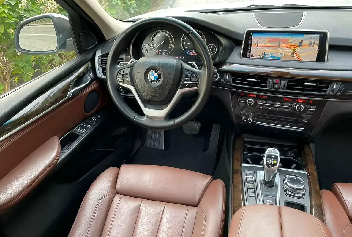 BMW X5 xDrive50i Steptronic (462 حصان) - 14