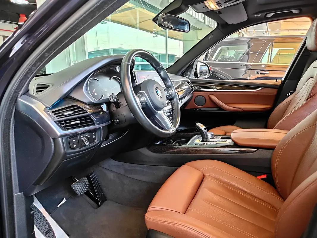 BMW X5 xDrive50i Steptronic (462 حصان) - 12