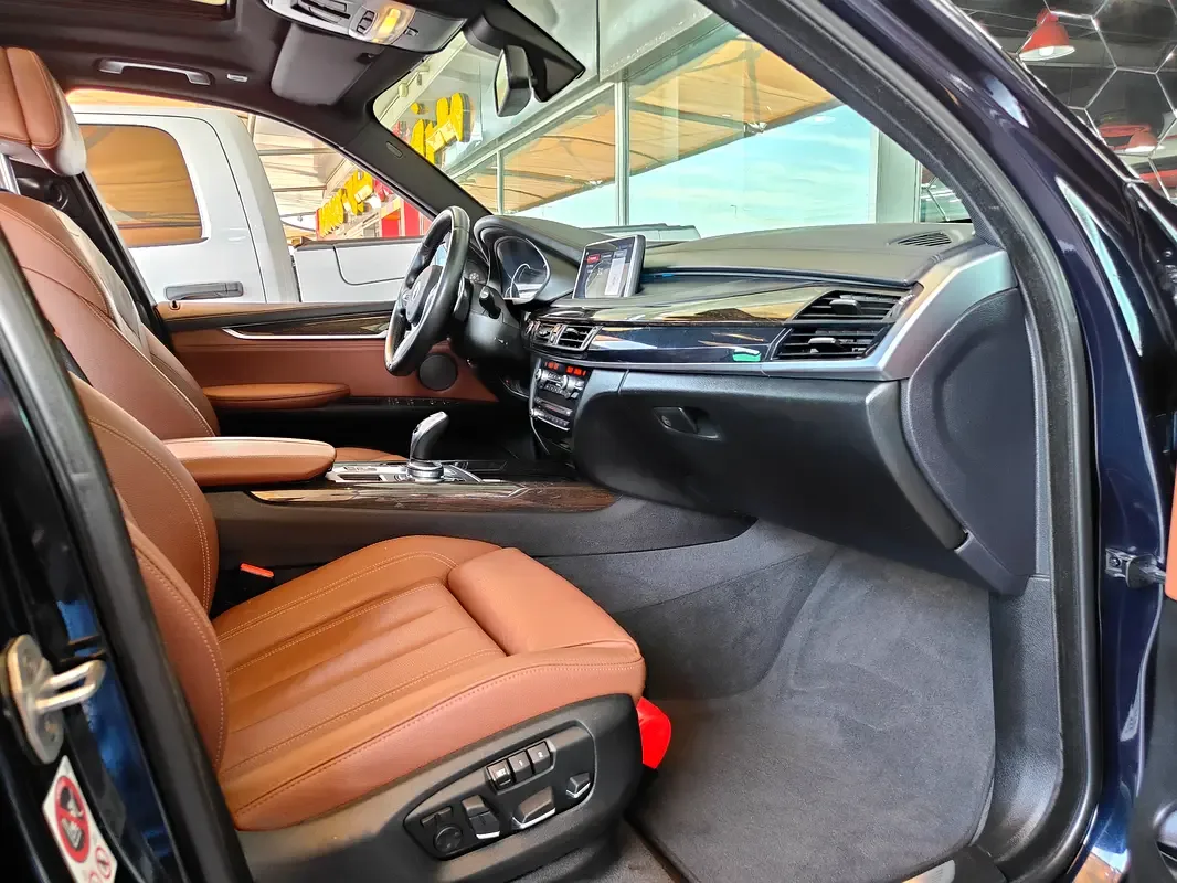 BMW X5 xDrive50i Steptronic (462 حصان) - 15