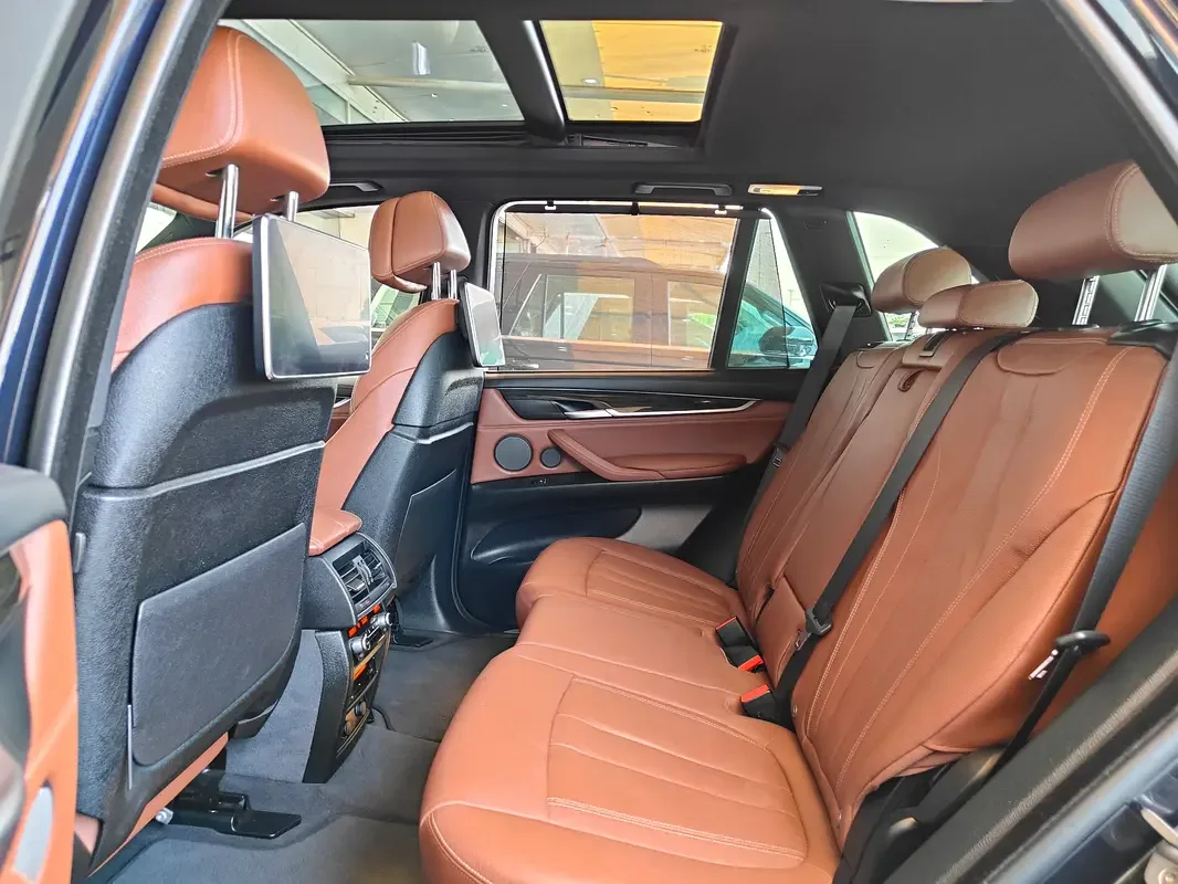 BMW X5 xDrive50i Steptronic (462 حصان) - 18