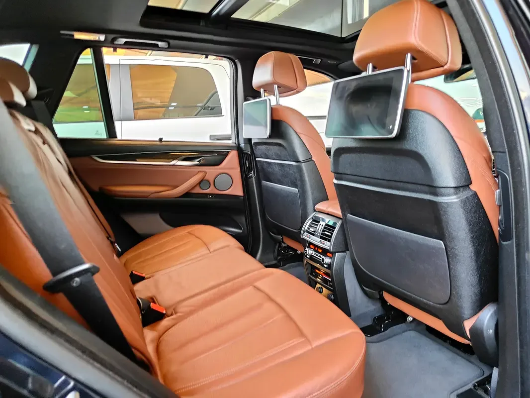 BMW X5 xDrive50i Steptronic (462 حصان) - 19