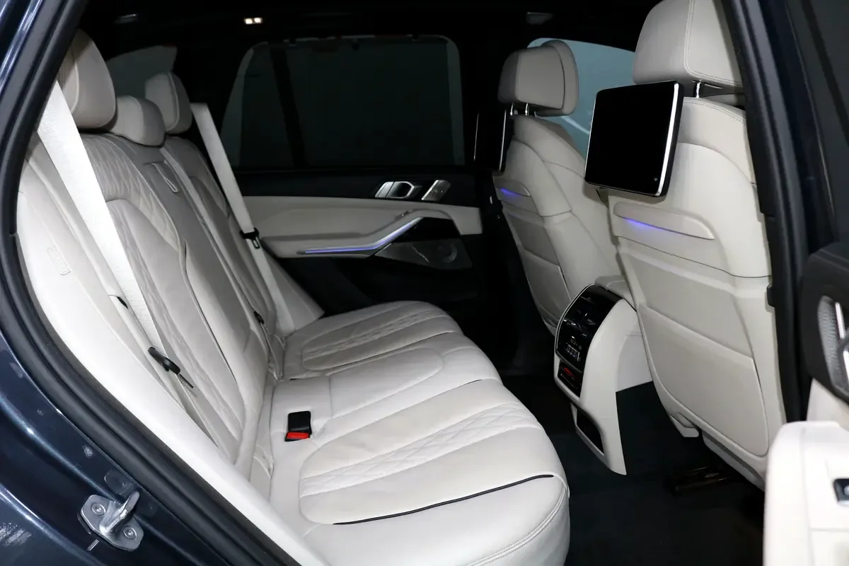 BMW X5 xDrive50i Steptronic (462 حصان) - 16