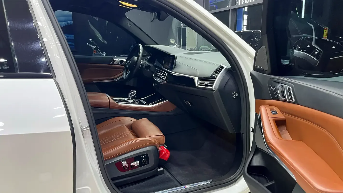 BMW X5 xDrive50i Steptronic (462 حصان) - 12