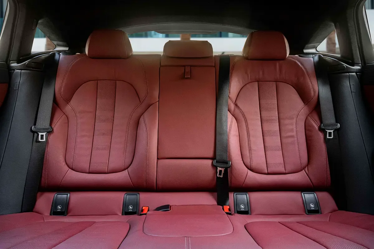 BMW X6 M50i Steptronic xDrive (530 حصان) - 12
