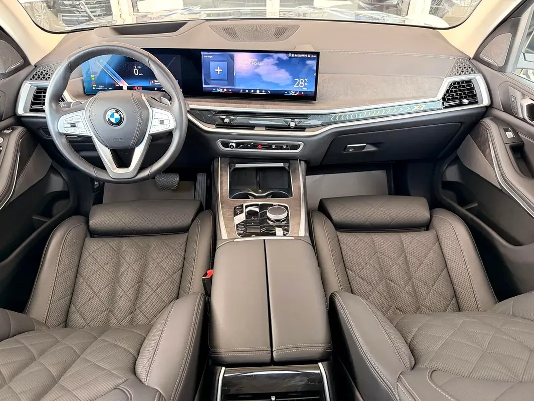 BMW X7 3.0 AT 4WD (380 hp) - 11