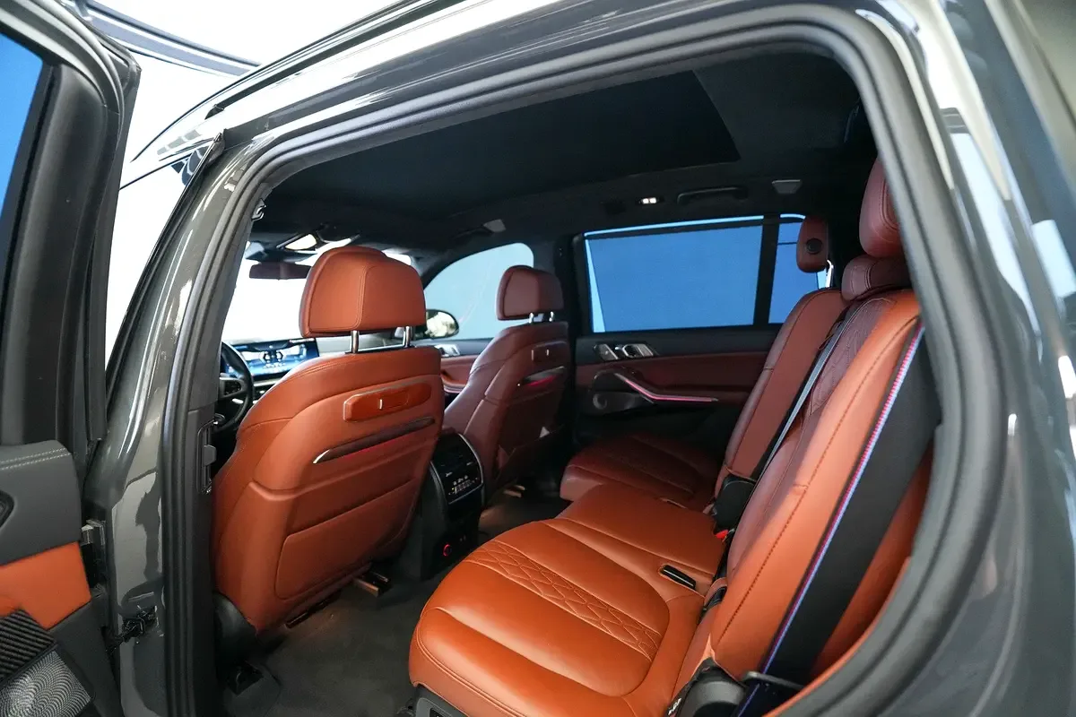 BMW X7 4.4 AT 4WD (530 حصان) - 10
