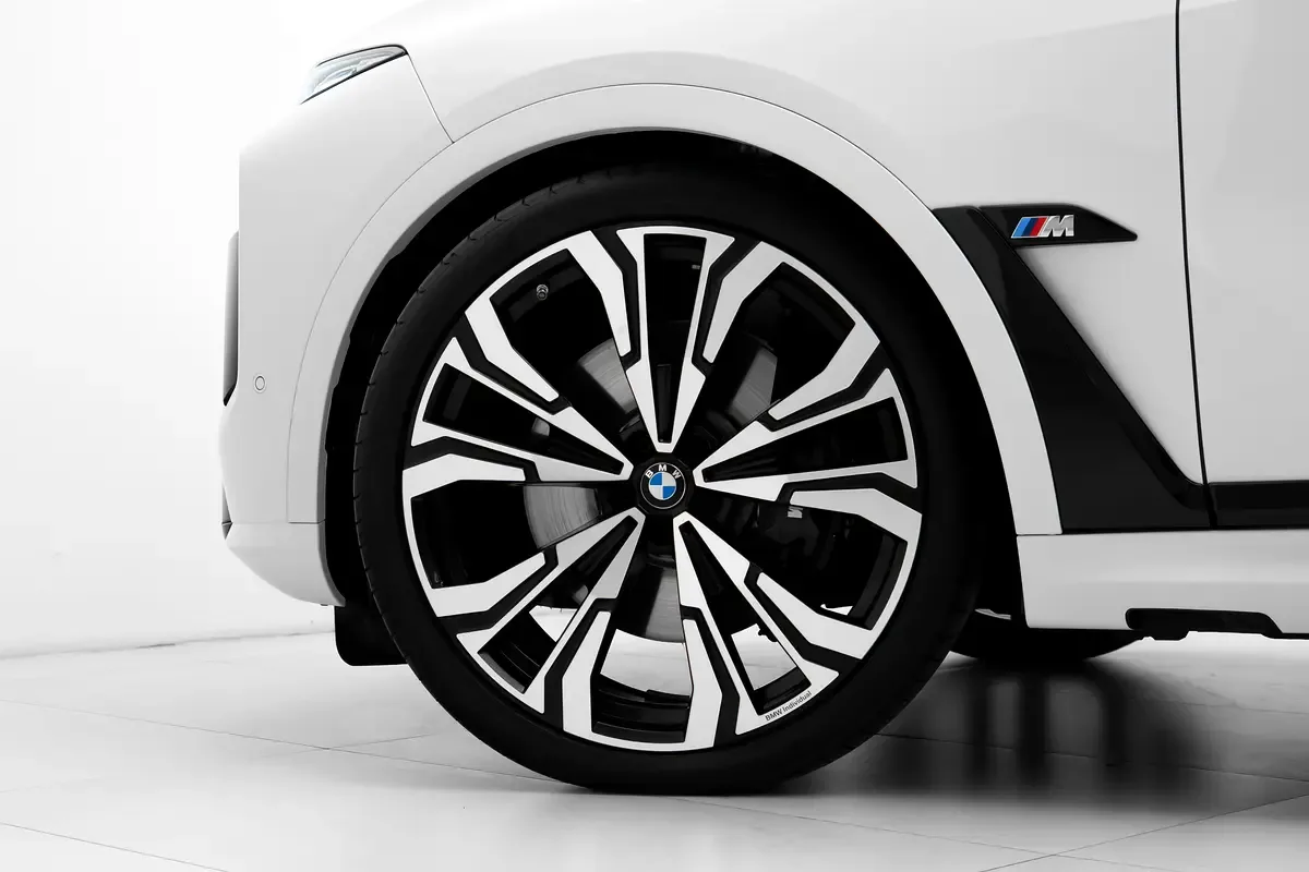 BMW X7 4.4 AT 4WD (530 حصان) - 6