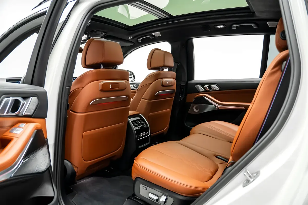 BMW X7 4.4 AT 4WD (530 حصان) - 11