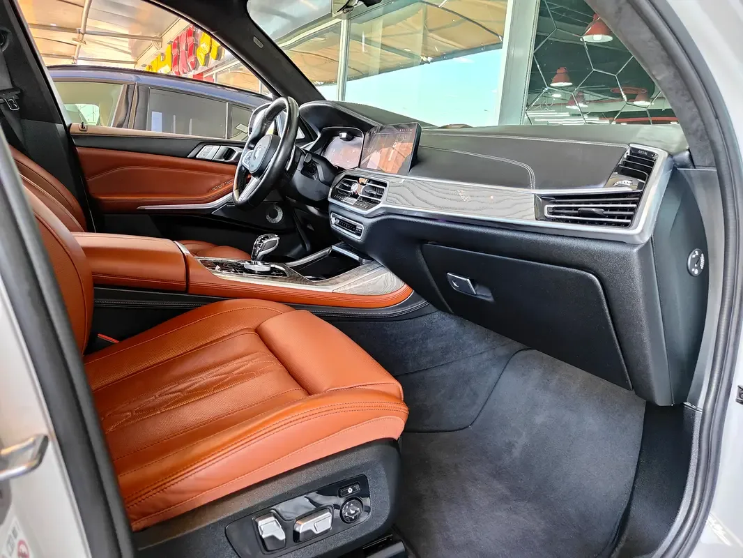BMW X7 xDrive50i Steptronic (462 حصان) - 14