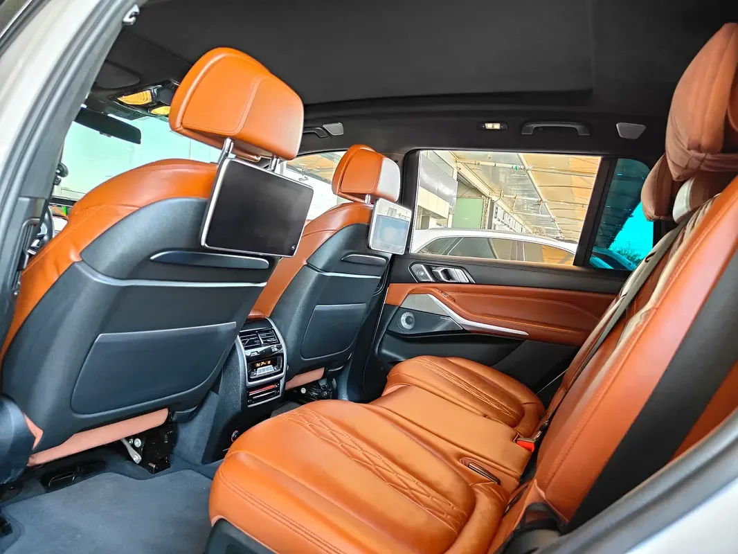 BMW X7 xDrive50i Steptronic (462 حصان) - 16