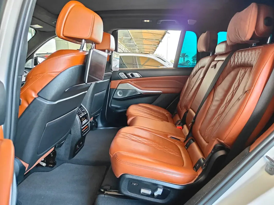 BMW X7 xDrive50i Steptronic (462 حصان) - 17