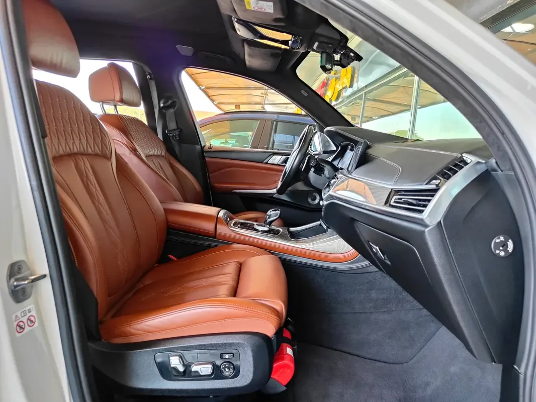 BMW X7 xDrive50i Steptronic (462 حصان) - 15